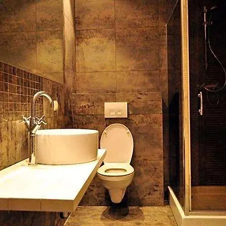 Artrooms فندق بوزنان