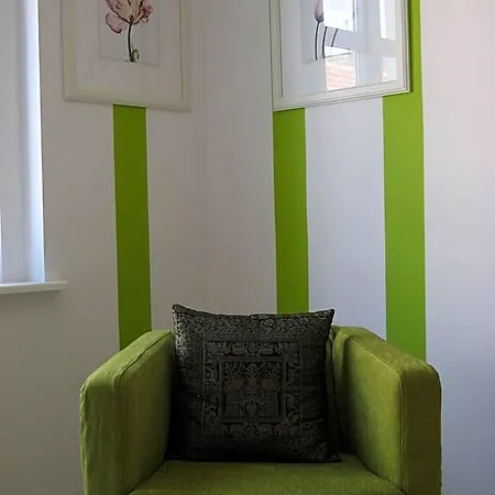 Artrooms فندق بوزنان