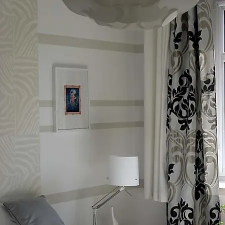 فندق Artrooms بوزنان