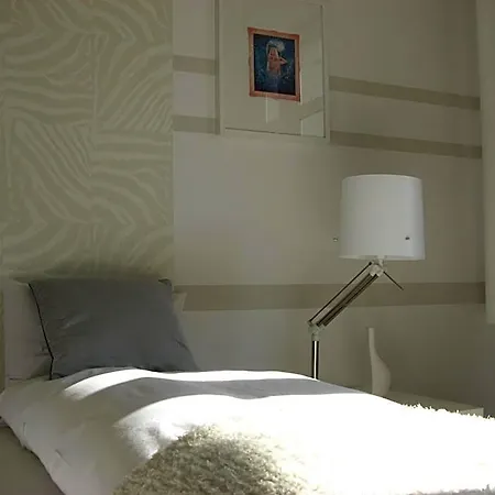 Artrooms فندق 3*