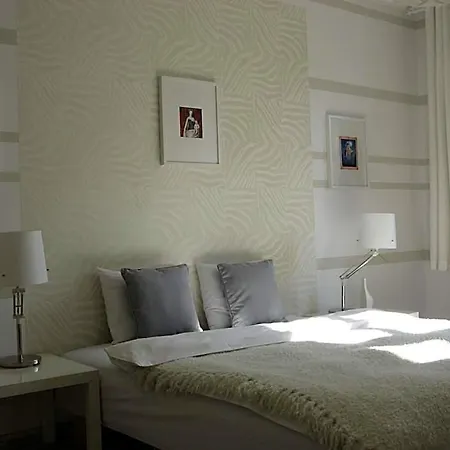 فندق Artrooms بوزنان